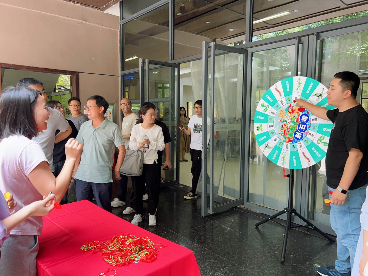 端午飛鏢大挑戰(zhàn)！靶盤(pán)上的五毒大作戰(zhàn)，太燃了！